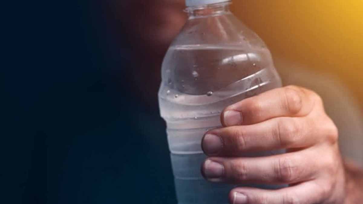 The Spanish water-bottle hack beats AC—pure magic for a quick burst of cool