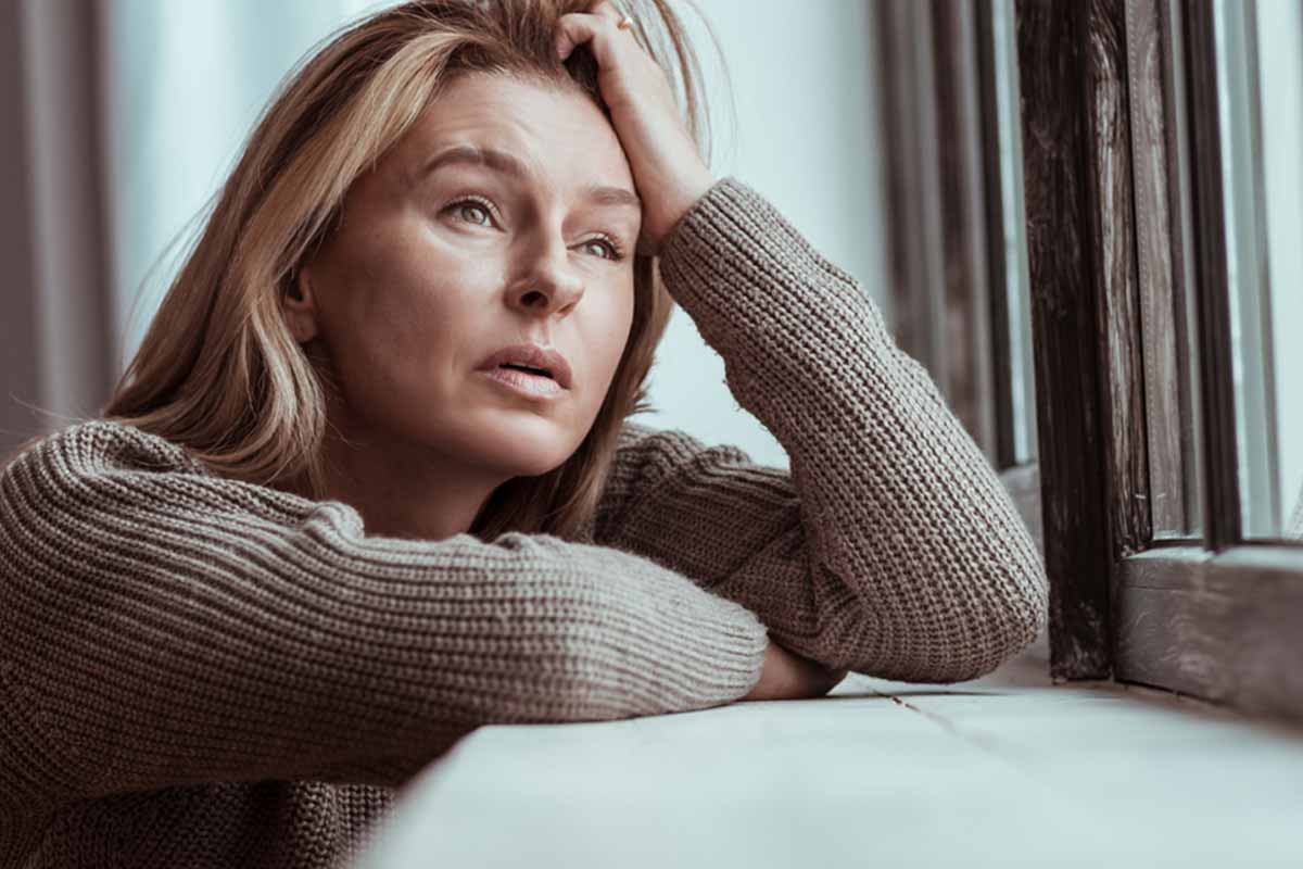 10 phrases a woman will use when she’s secretly given up on happiness