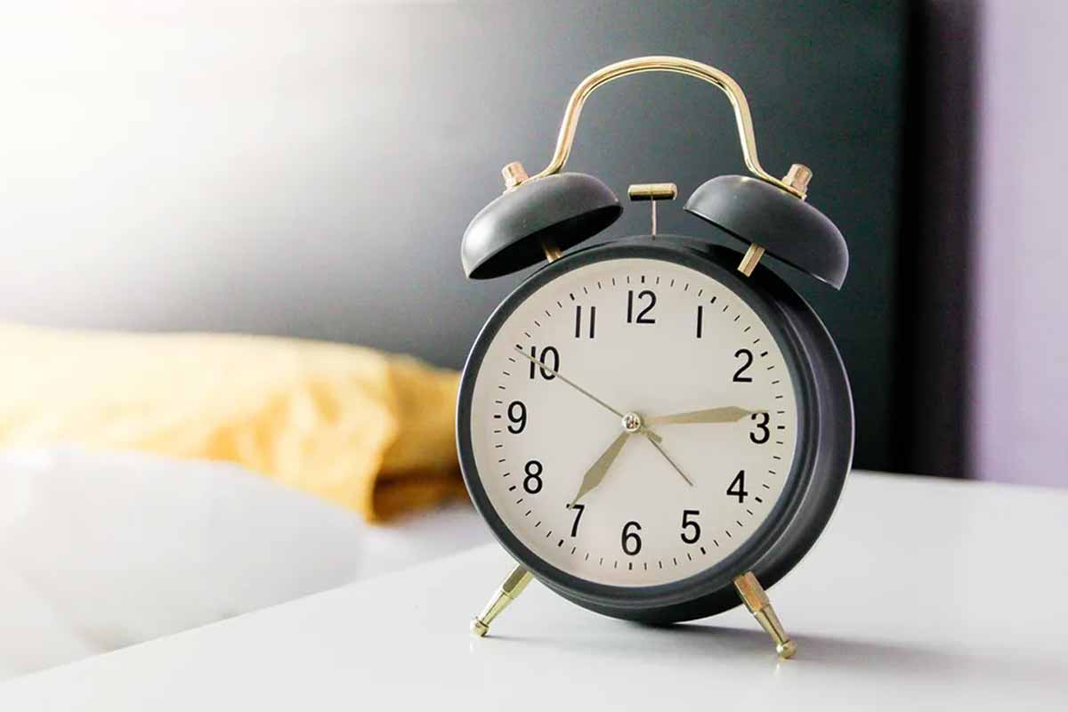 Daylight Saving Time 2025 – Clocks Will Fall Back Earlier This Year