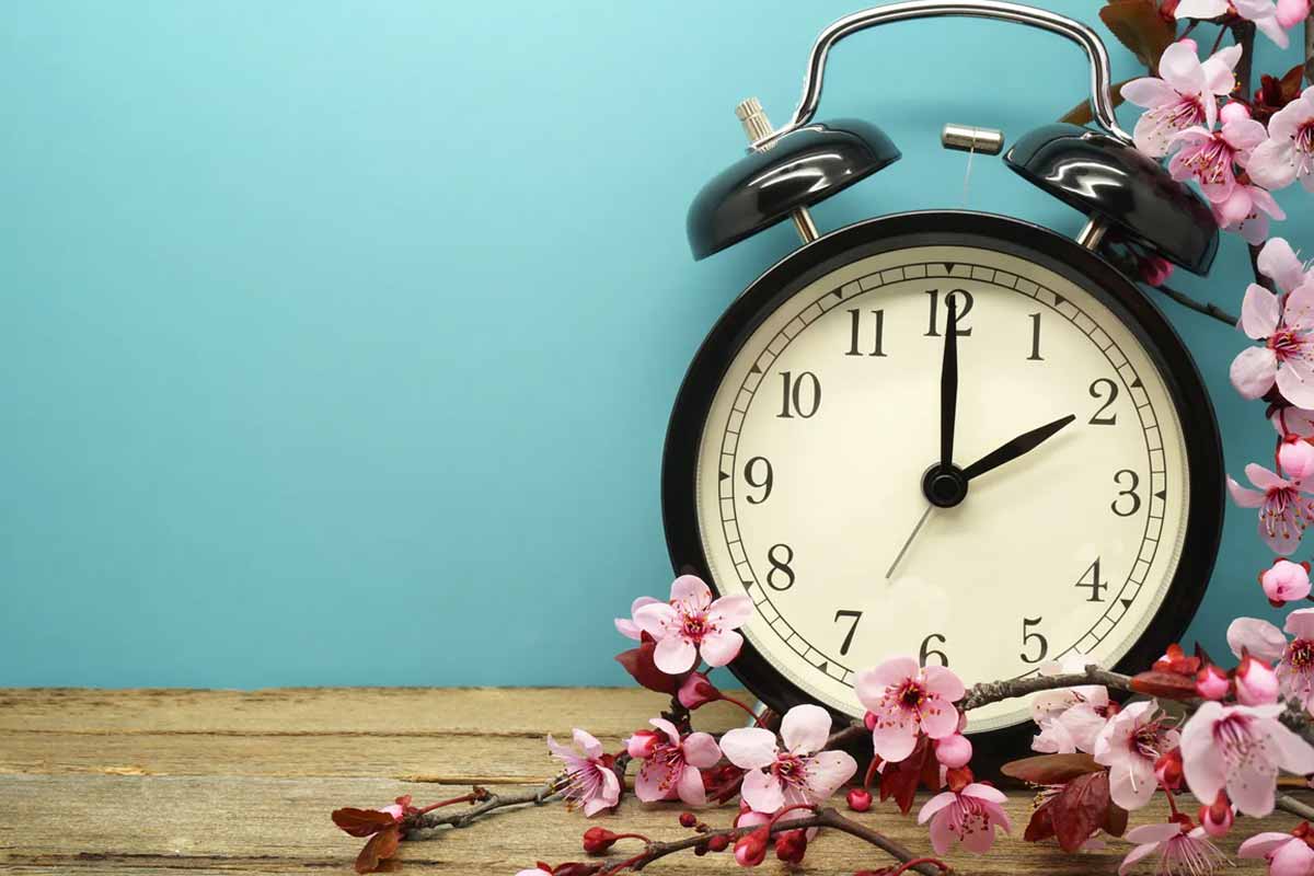 Daylight Saving Time 2025 – Clocks Will Fall Back Earlier This Year