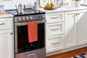 3 effortless ways professionals clean behind appliances without having to move them – to save hours of backbreaking work