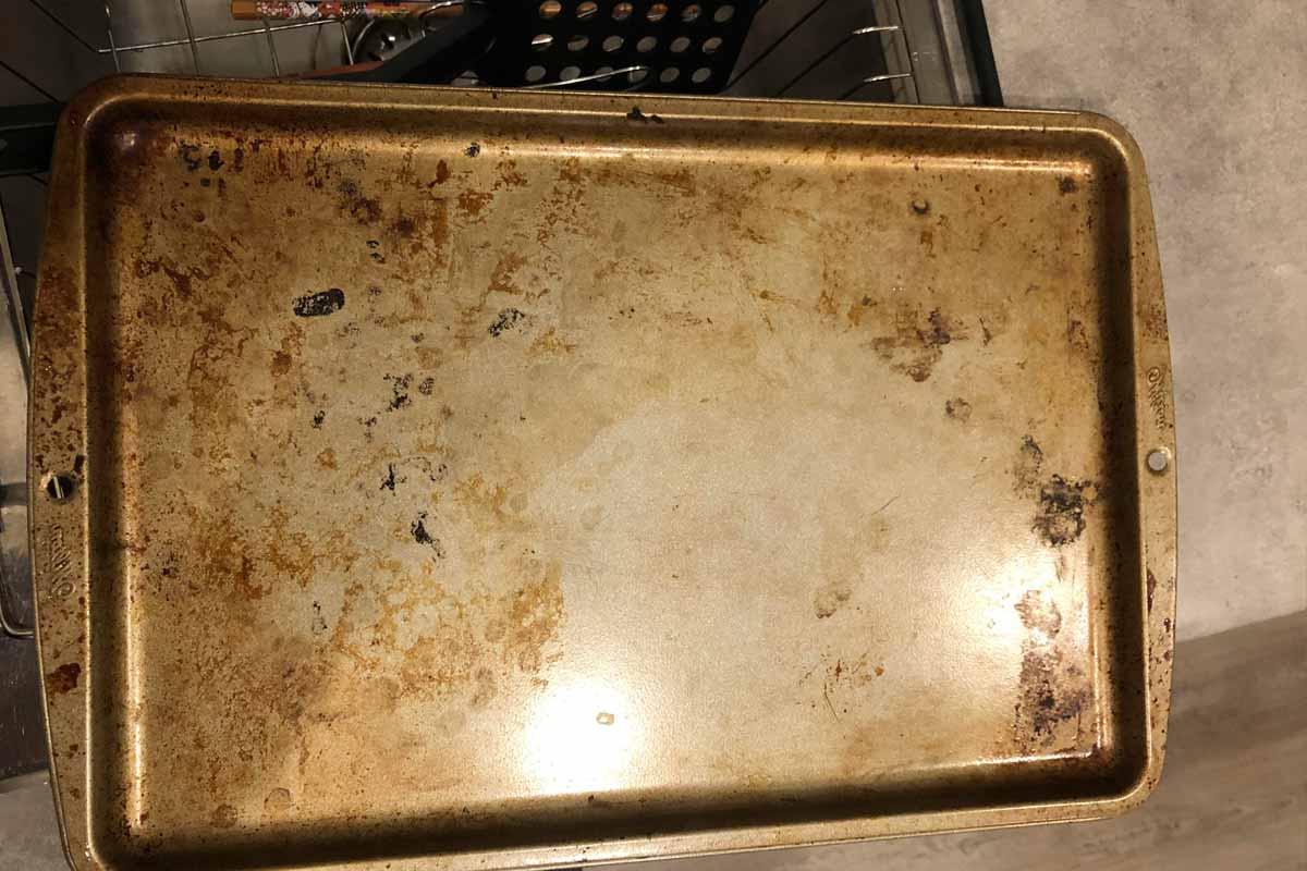 How To Clean Filthy Baking Sheets So They Look Brand New