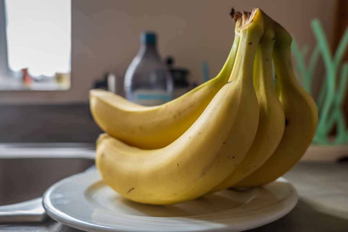 How to keep bananas fresh longer with 3 genius tricks