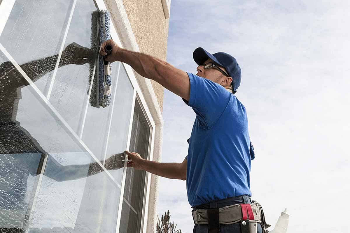 How to Wash Outside Windows for a Streak-Free Shine