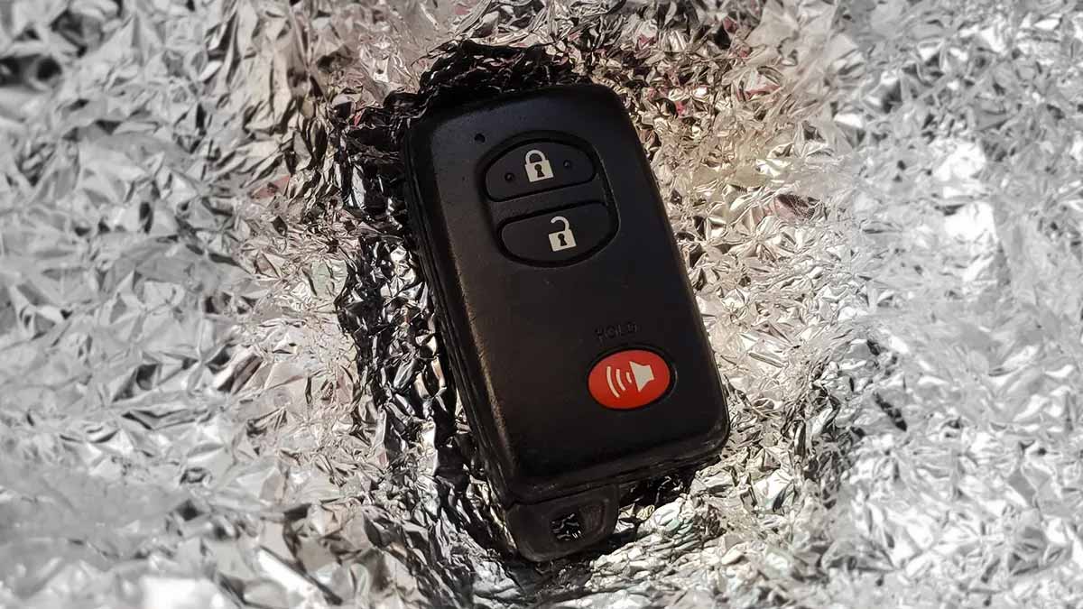 wrap car key in aluminum foil